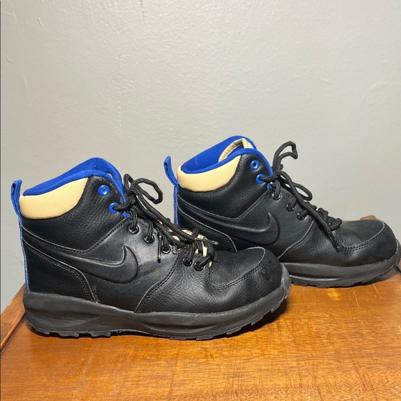 Nike Big Kid's Manoa LTR Black/Black-Sesame-Game Royal - Picture 4 of 7